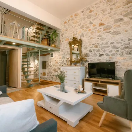 Kelly's Traditional House Of