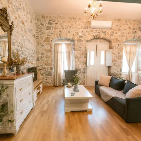 Kelly's Traditional House Of Casa de Férias