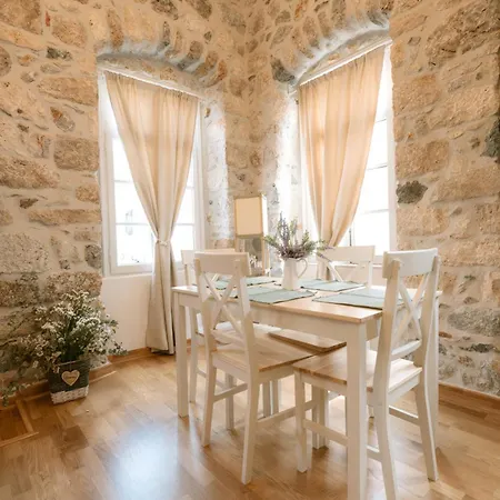 Kelly's Traditional House Of