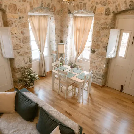 Kelly's Traditional House Of *