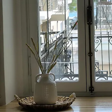 Kelly's Traditional House Of *