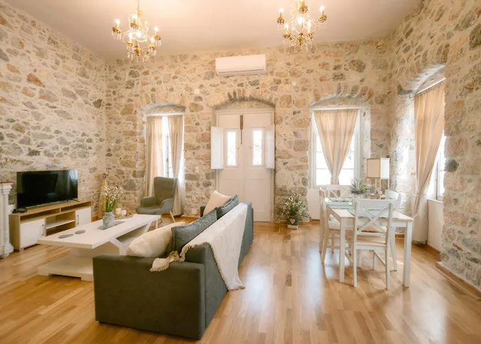 Kelly's Traditional House Of Case de vacanță *