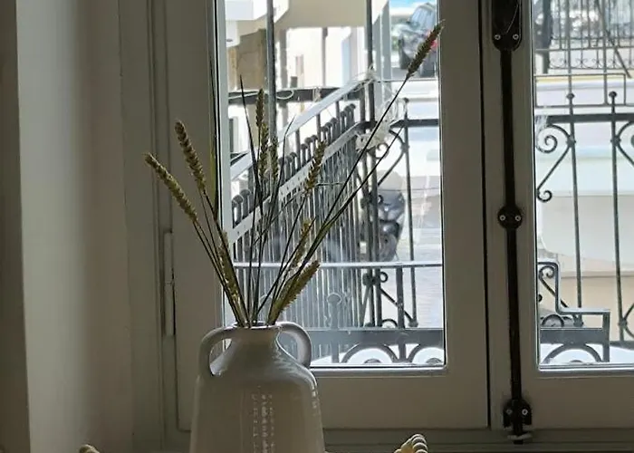 Kelly's Traditional House Of *