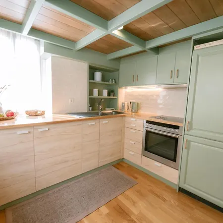 Kelly's Traditional House Of Semesterbostad *