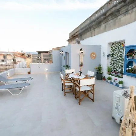 Semesterbostad Kelly's Traditional House Of *