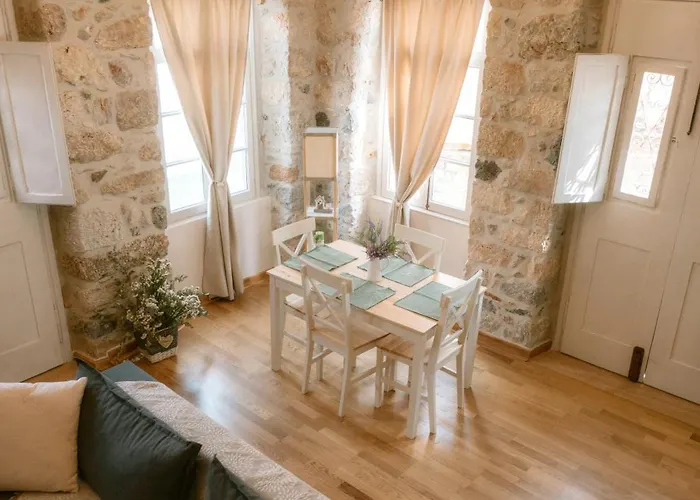 Kelly's Traditional House Of *